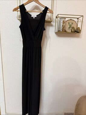Gilli Black V-Neck Sleeveless Maxi Dress Size Small